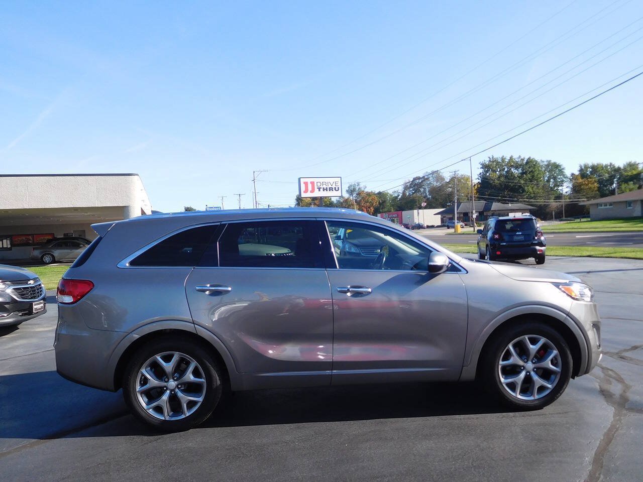 Used 2017 Kia Sorento SX FWD image 2