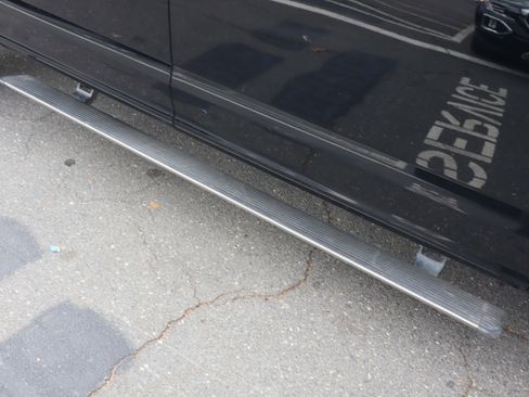 Used 2018 Ford F150 Lariat w/ Equipment Group 502A Luxury image 12