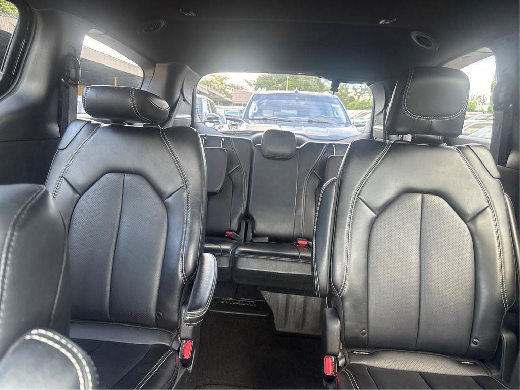 Used 2025 Chrysler Pacifica Select FWD image 12