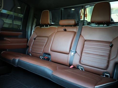 Used 2024 GMC Sierra 2500 Denali Ultimate w/ Snow Plow Prep/Camper Package image 10