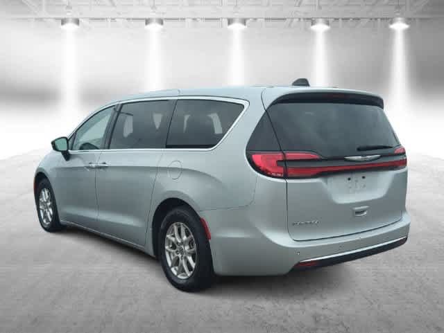 Certified 2024 Chrysler Pacifica Touring-L FWD image 6
