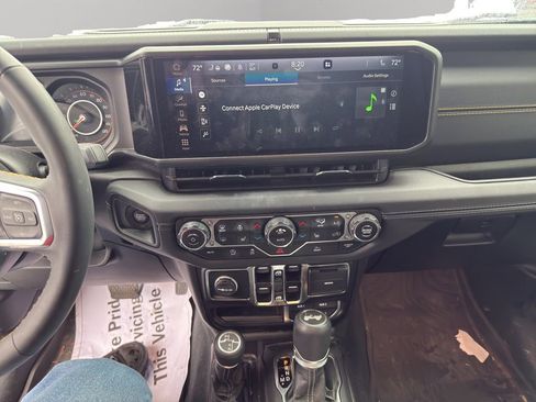 Used 2024 Jeep Wrangler Unlimited Sahara AWD/4WD image 20