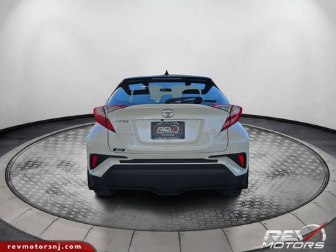 Used 2019 Toyota C-HR XLE image 4