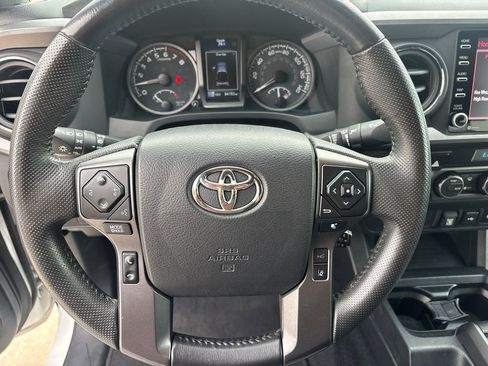 Used 2022 Toyota Tacoma TRD Off-Road RWD image 12