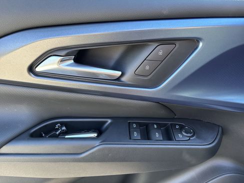 New 2026 Chevrolet Equinox EV LT image 16