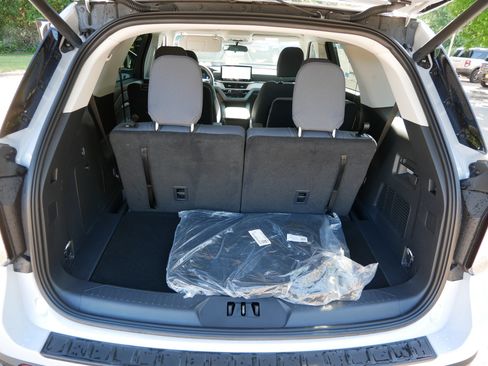 Used 2026 Ford Explorer Active AWD/4WD image 18