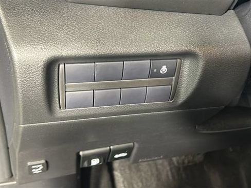 Used 2024 Nissan Kicks SR w/ SR Premium Package FWD image 19