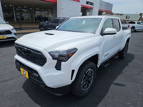 New 2026 Toyota Tacoma TRD Sport AWD/4WD image 2
