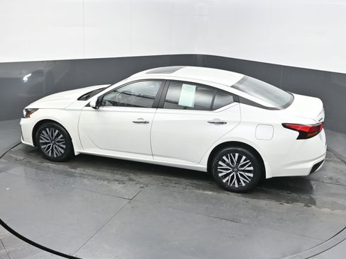 Used 2023 Nissan Altima 2.5 SV w/ SV Premium Package image 33
