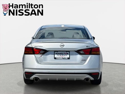 Used 2023 Nissan Altima 2.5 SV w/ SV Premium Package AWD/4WD image 3