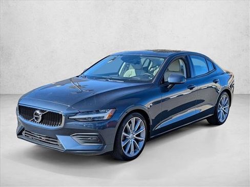 Used 2020 Volvo S60 T5 Momentum image 1