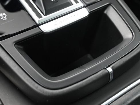 Certified 2022 Porsche Cayenne Turbo AWD/4WD image 20