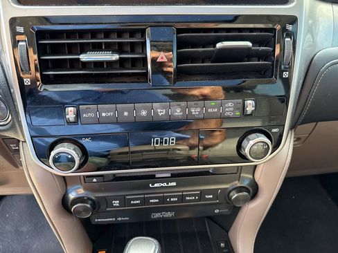 Used 2022 Lexus GX 460 Premium w/ Accessory Package image 25