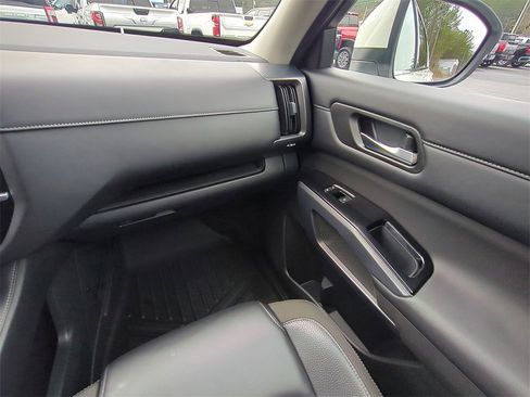 Used 2023 Nissan Pathfinder SL w/ Lighting Package (N92) image 17