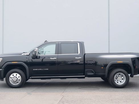Used 2024 GMC Sierra 3500 Denali w/ Denali Reserve Package AWD/4WD image 32