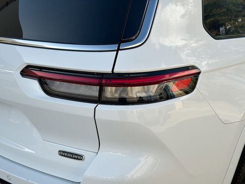 Used 2023 Jeep Grand Cherokee L Overland image 28