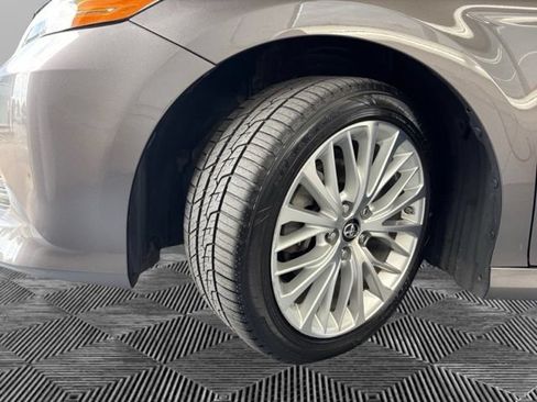 Used 2018 Toyota Camry XLE FWD image 28