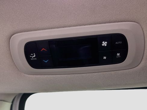 Used 2024 Chrysler Pacifica Limited FWD image 27