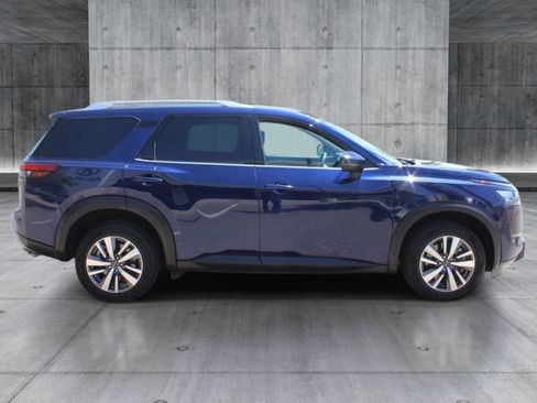 Used 2025 Nissan Pathfinder SL AWD/4WD image 6