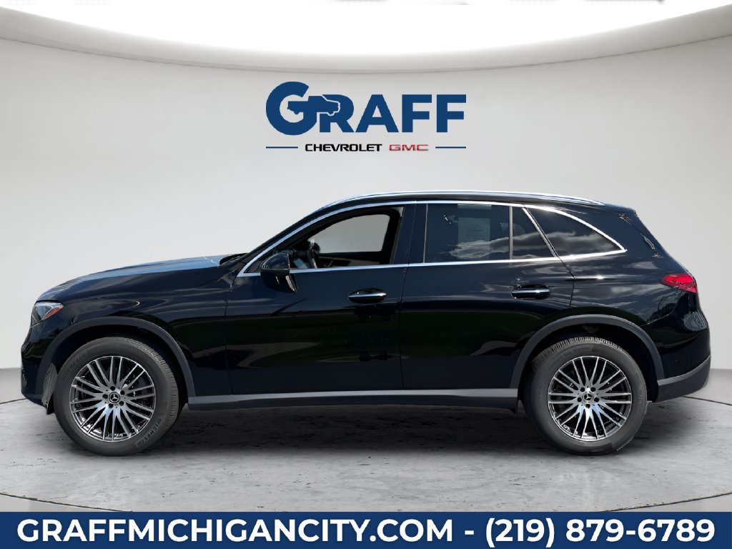 Used 2024 Mercedes-Benz GLC 300 4MATIC image 3