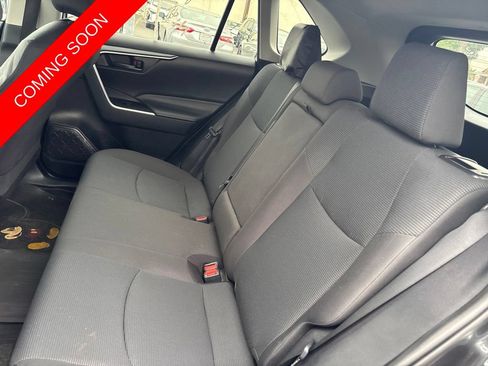 Used 2021 Toyota RAV4 LE FWD image 12
