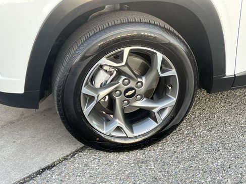 Used 2025 Chevrolet Trax LT w/ LT Convenience Package image 32