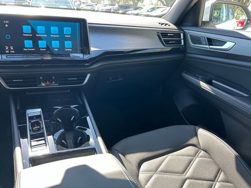 New 2026 Volkswagen Atlas Cross Sport SE image 11