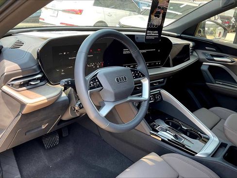 New 2025 Audi Q5 Prestige image 8