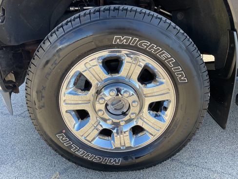 Used 2015 Ford F250 Lariat w/ Chrome Package image 11