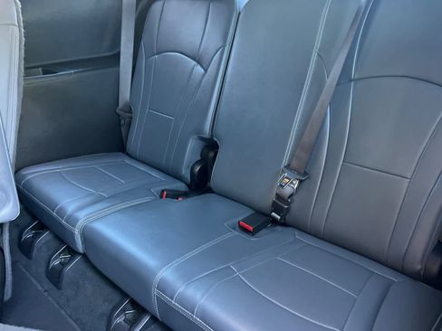 Used 2022 Buick Enclave Essence image 16