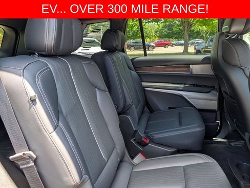 Used 2026 Cadillac Vistiq Sport w/ LPO, Floor Liner Package AWD/4WD image 21
