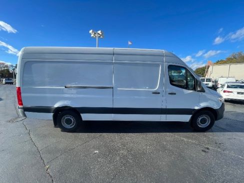 Used 2022 Mercedes-Benz Sprinter 2500 image 5