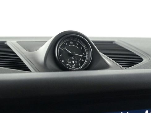 Certified 2023 Porsche Macan Turbo image 21