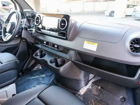 New 2024 Mercedes-Benz eSprinter 170 Cargo image 13