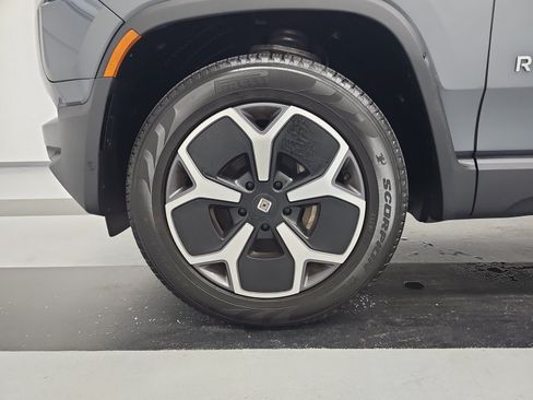Used 2024 Rivian R1S Adventure AWD/4WD image 9