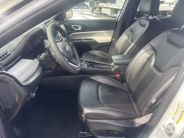 Used 2025 Jeep Compass Limited AWD/4WD image 12