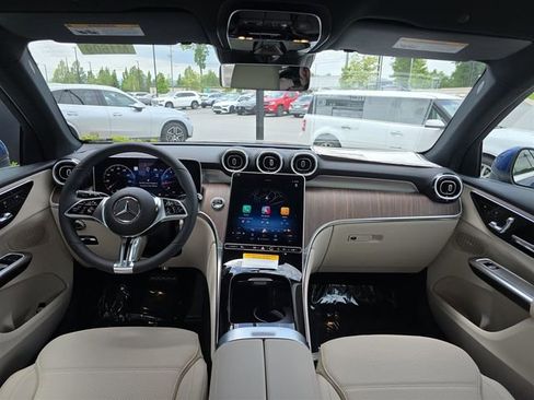 Used 2025 Mercedes-Benz GLC 300 4MATIC image 20