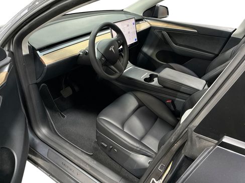 Certified 2023 Tesla Model Y Long Range AWD/4WD image 9