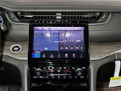 New 2025 Jeep Grand Cherokee Limited w/ Luxury Tech Group II image 8