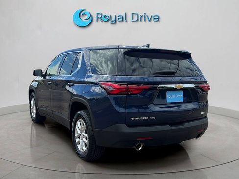Used 2022 Chevrolet Traverse LS AWD/4WD image 4