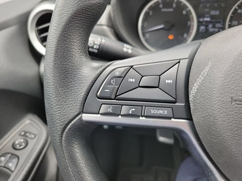 Used 2020 Nissan Versa S FWD image 18