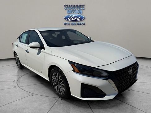 Used 2023 Nissan Altima 2.5 SV image 3