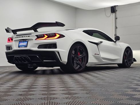 Used 2024 Chevrolet Corvette Z06 w/ Z07 Performance Package image 10
