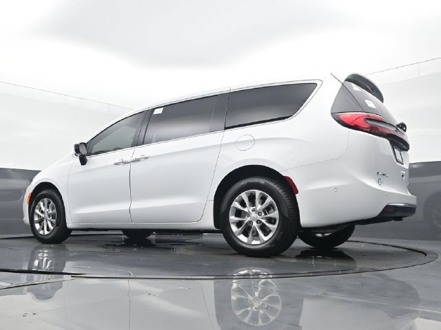 New 2025 Chrysler Pacifica Select w/ Uconnect Theater Family Group AWD/4WD image 48