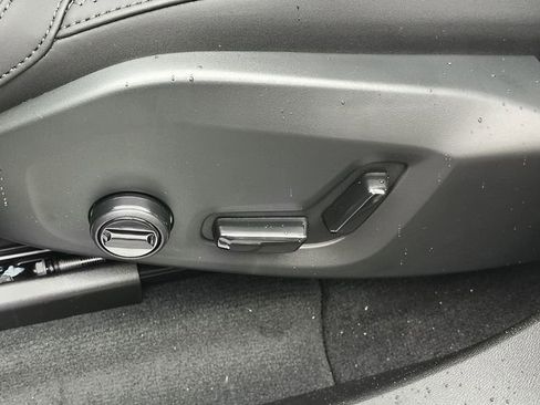 New 2026 Volvo XC60 B5 Plus w/ Climate Package image 9