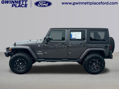 Used 2016 Jeep Wrangler Unlimited Sahara AWD/4WD image 8