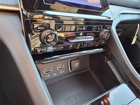 New 2025 Jeep Grand Cherokee L Altitude image 13