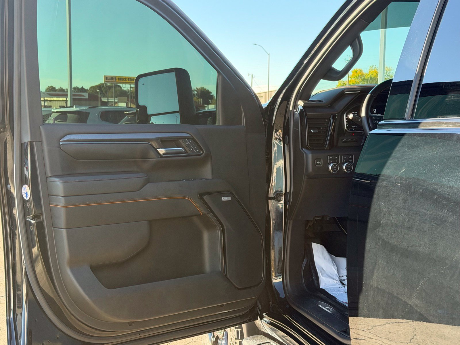 Used 2024 GMC Sierra 2500 AT4 w/ Technology Package AWD/4WD image 19