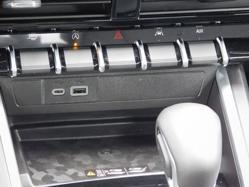 New 2025 Chevrolet Colorado LT w/ LT Convenience Package image 14