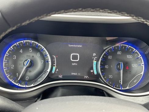 Used 2024 Chrysler Pacifica Touring-L FWD image 27